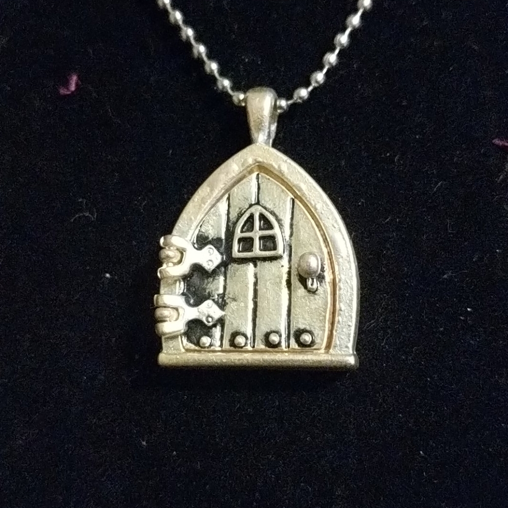 Adorable Hobbit House magnetic locket 18 in chain